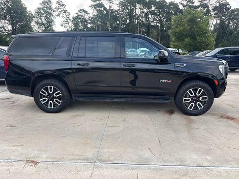 Used 2022 GMC Yukon XL AT4 AWD/4WD image 3