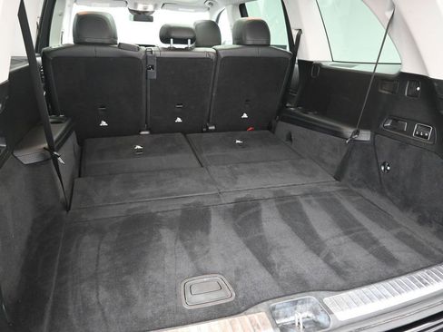 Used 2024 Mercedes-Benz GLS 450 4MATIC image 9