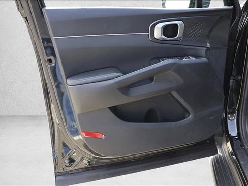 Used 2025 Kia Sorento LX FWD image 12