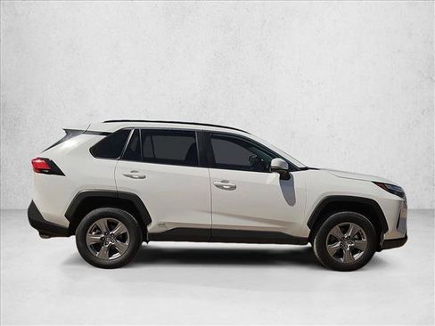 Used 2024 Toyota RAV4 LE AWD/4WD image 4