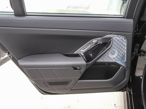 Used 2026 BMW 750e xDrive w/ Executive Package image 20