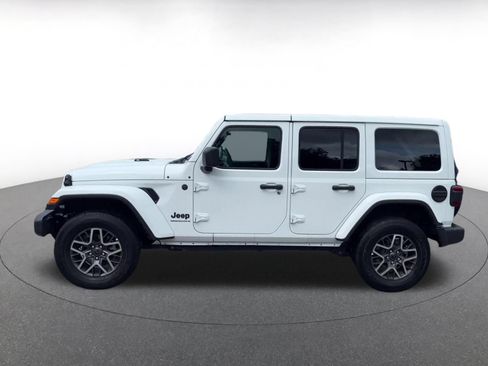 Used 2025 Jeep Wrangler Unlimited Sahara AWD/4WD image 8