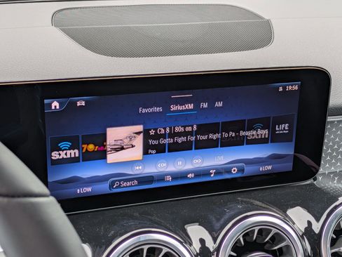 New 2025 Mercedes-Benz GLB 250 image 23