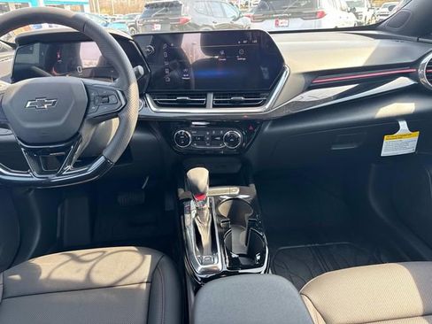 New 2026 Chevrolet Trax RS w/ Sunroof Package FWD image 19