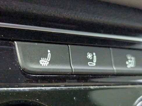 Used 2022 Volkswagen Atlas Cross Sport SEL Premium R-Line AWD/4WD image 17