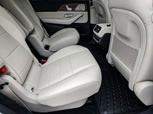 New 2026 Mercedes-Benz GLS 450 4MATIC image 37