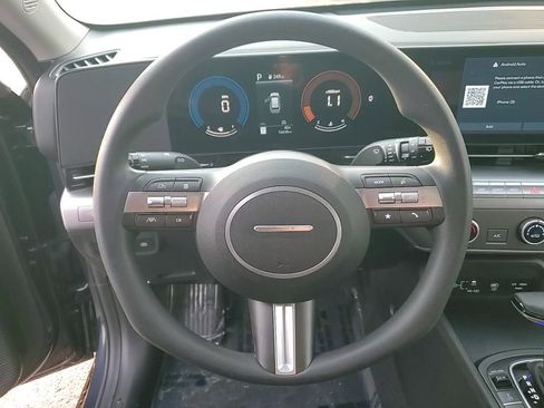 Certified 2025 Hyundai Kona SE image 14