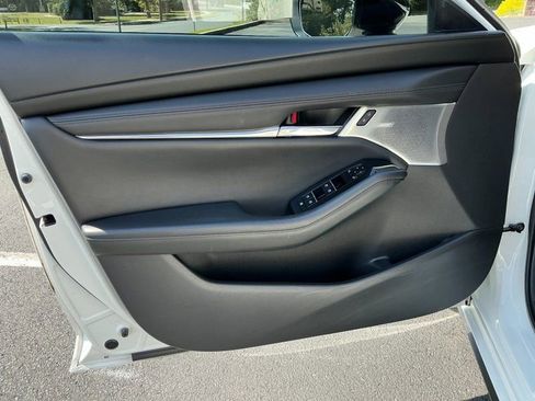 Used 2022 MAZDA MAZDA3 s image 26