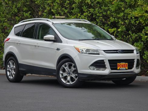 Used 2016 Ford Escape Titanium w/ Equipment Group 301A AWD/4WD image 2