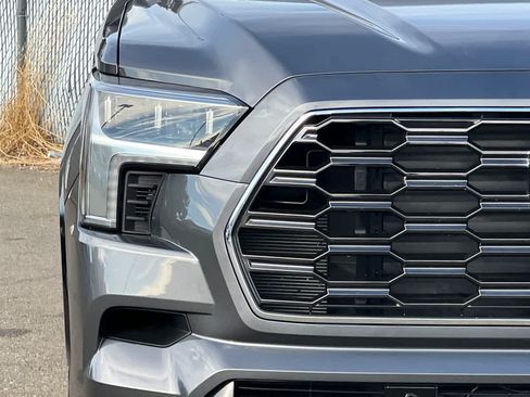 Used 2025 Toyota Sequoia Platinum AWD/4WD image 17