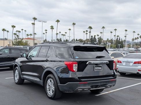 Used 2020 Ford Explorer XLT w/ Equipment Group 202A AWD/4WD image 8