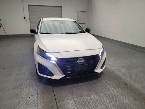 Used 2025 Nissan Altima 2.5 SV FWD image 14