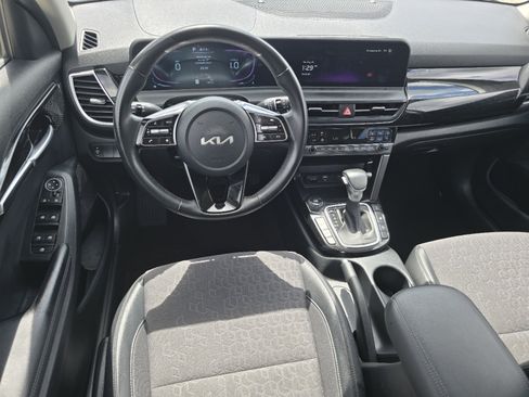 Used 2025 Kia Seltos S AWD/4WD image 26