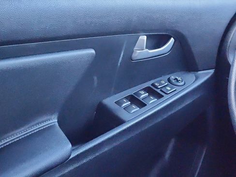 Used 2014 Kia Sportage LX image 12