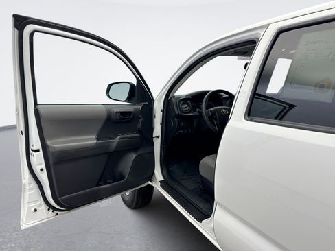 Used 2022 Toyota Tacoma SR image 9