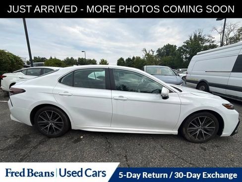 Used 2024 Toyota Camry SE w/ Cold Weather Package FWD image 11