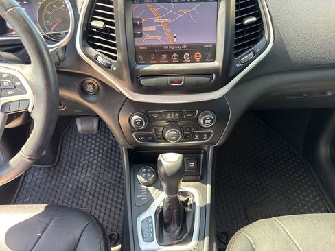 Used 2015 Jeep Cherokee Trailhawk w/ Comfort/Convenience Group image 43