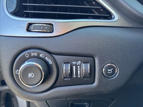 Used 2019 Jeep Cherokee Limited image 34