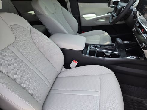 New 2026 Kia Sorento S w/ S Panoramic Sunroof Package FWD image 11