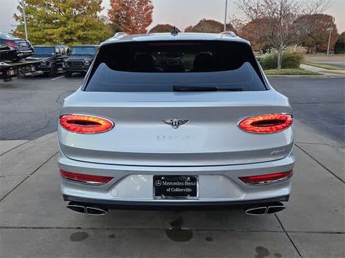 Used 2023 Bentley Bentayga Plug-In Hybrid image 7