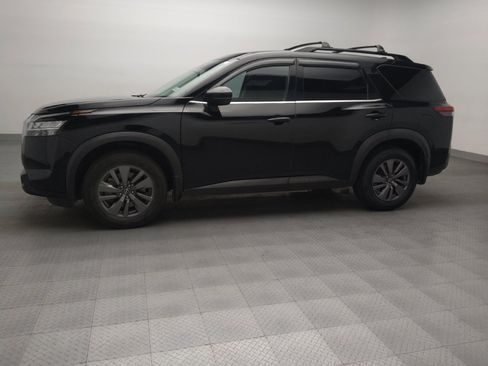 Used 2022 Nissan Pathfinder SV image 2