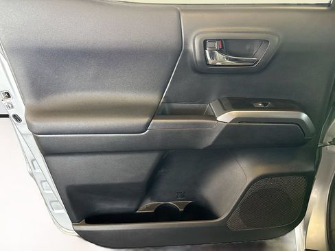 Used 2019 Toyota Tacoma TRD Sport w/ Technology Package RWD image 25
