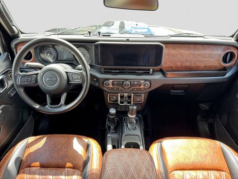 Used 2025 Jeep Gladiator Sport AWD/4WD image 18