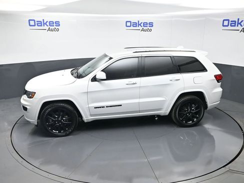 Used 2018 Jeep Grand Cherokee Altitude image 49