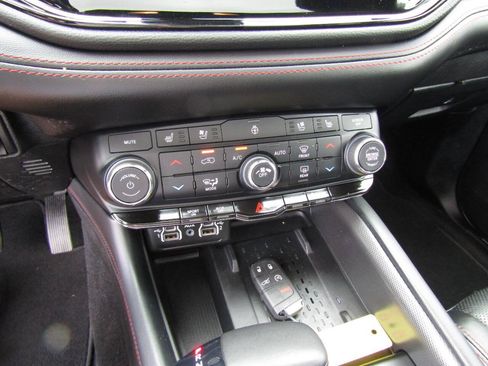 Used 2025 Dodge Durango R/T AWD/4WD image 18