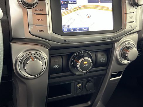 Used 2016 Toyota 4Runner SR5 Premium image 21