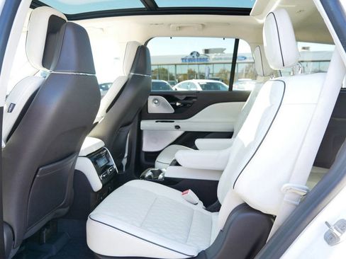 Used 2023 Lincoln Aviator Black Label w/ Dynamic Handling Package image 12