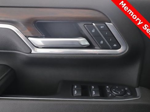 Used 2025 GMC Sierra 3500 SLT w/ SLT Premium Package image 18