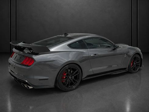 Used 2021 Ford Mustang Shelby GT500 w/ Carbon Fiber Track Pack RWD image 3