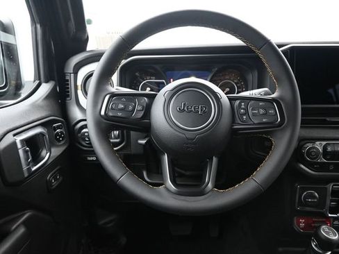 Used 2024 Jeep Gladiator Sport AWD/4WD image 12