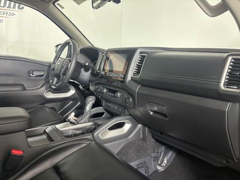 Used 2024 Nissan Frontier SL w/ Technology Package image 32