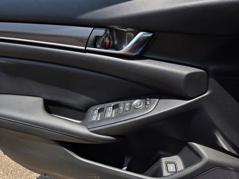 Used 2019 Honda Accord Sport image 17