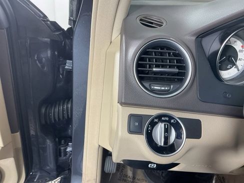 Used 2014 Mercedes-Benz C 300 4MATIC Sedan image 11