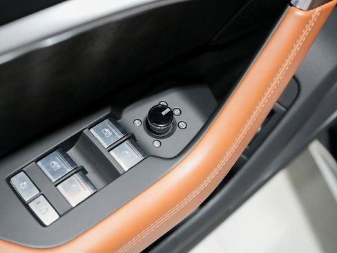 Used 2021 Audi RS 6 w/ Executive Package image 37