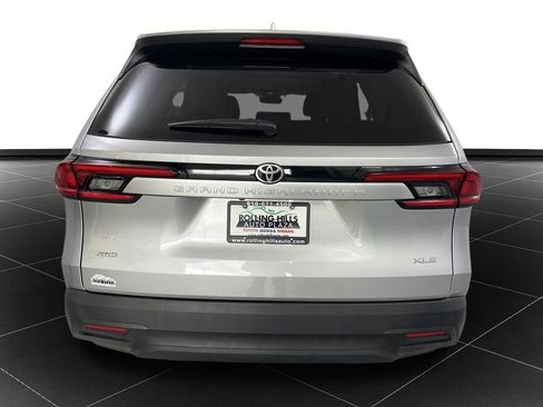 Used 2025 Toyota Grand Highlander AWD image 4