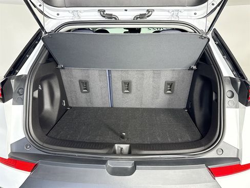 Used 2022 Chevrolet Bolt EUV LT w/ Convenience Package image 24