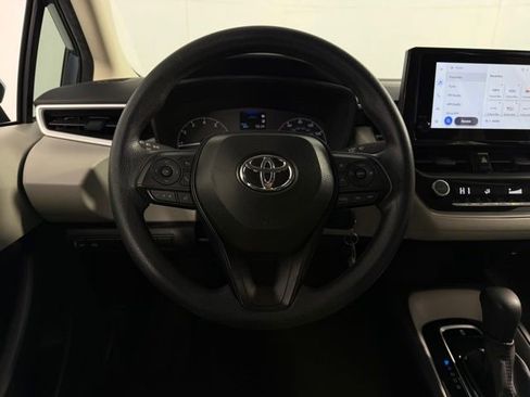 Used 2025 Toyota Corolla LE image 18
