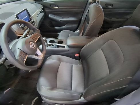 Used 2025 Nissan Altima 2.5 SV image 18