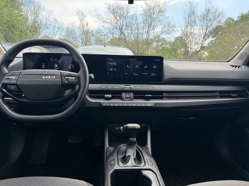 Used 2025 Kia K4 LXS image 17