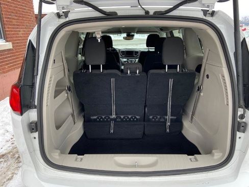 Used 2024 Chrysler Voyager LX image 4