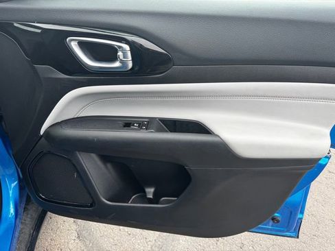 Certified 2025 Jeep Compass Limited image 13