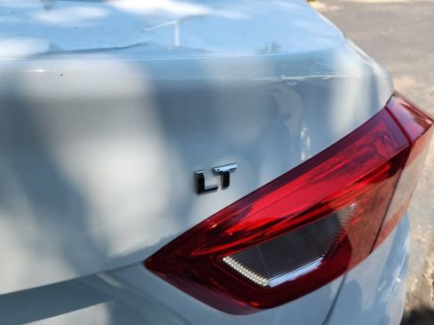 Used 2017 Chevrolet Cruze LT FWD image 24