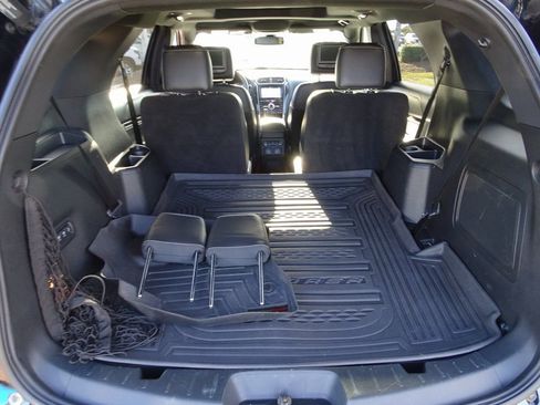 Used 2018 Ford Explorer Platinum image 11