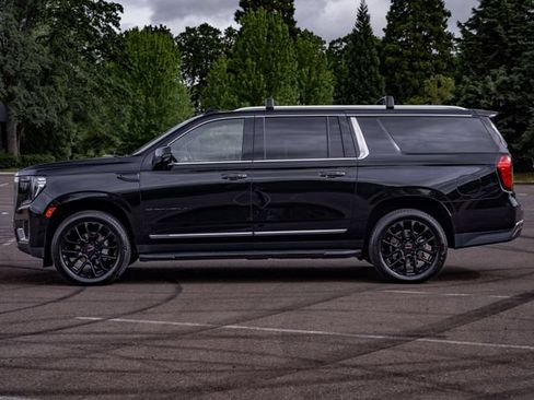 Used 2024 GMC Yukon XL Denali AWD/4WD image 2