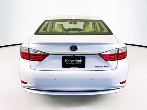 Used 2013 Lexus ES 300h Hybrid w/ Luxury Pkg image 7