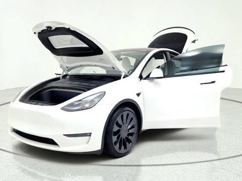Used 2024 Tesla Model Y Performance AWD/4WD image 13